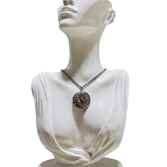 48-25 Preloved Vintage Sumerian Flower (The Flower of Life) Locket - Picture 1 of 4